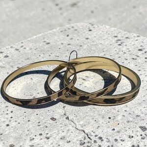 Chico’s Leopard Print Gold Tone Bangle Bracelet Set. (BR222)